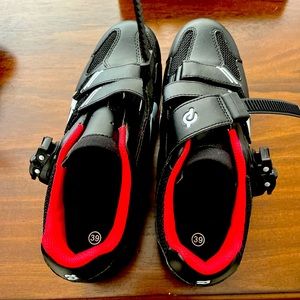 Pelotón cycle shoes size 39 womens 8 like NEW